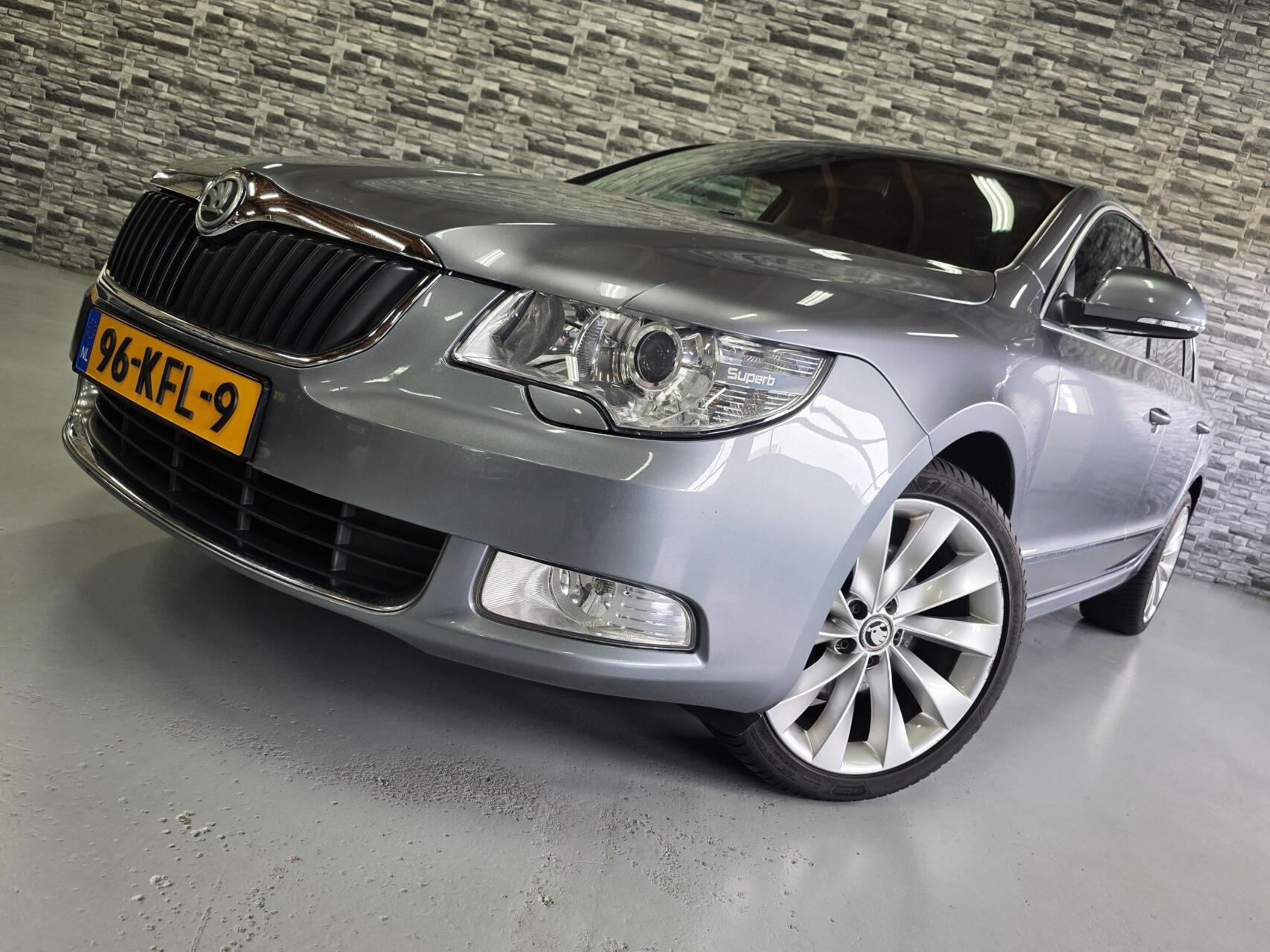 Skoda Superb 1.4 TSI Ambition *Bluetooth*Navi*PDC*Trekhaak! 2010 - voorkant
