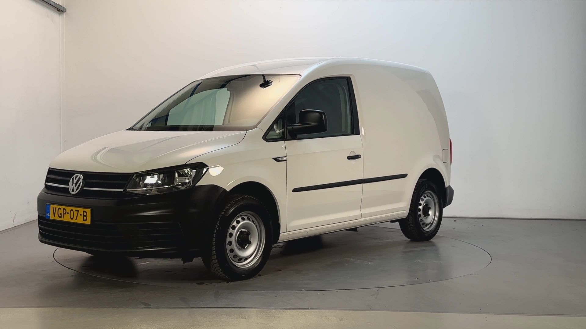 Foto van Volkswagen Caddy Modified Partition Wall