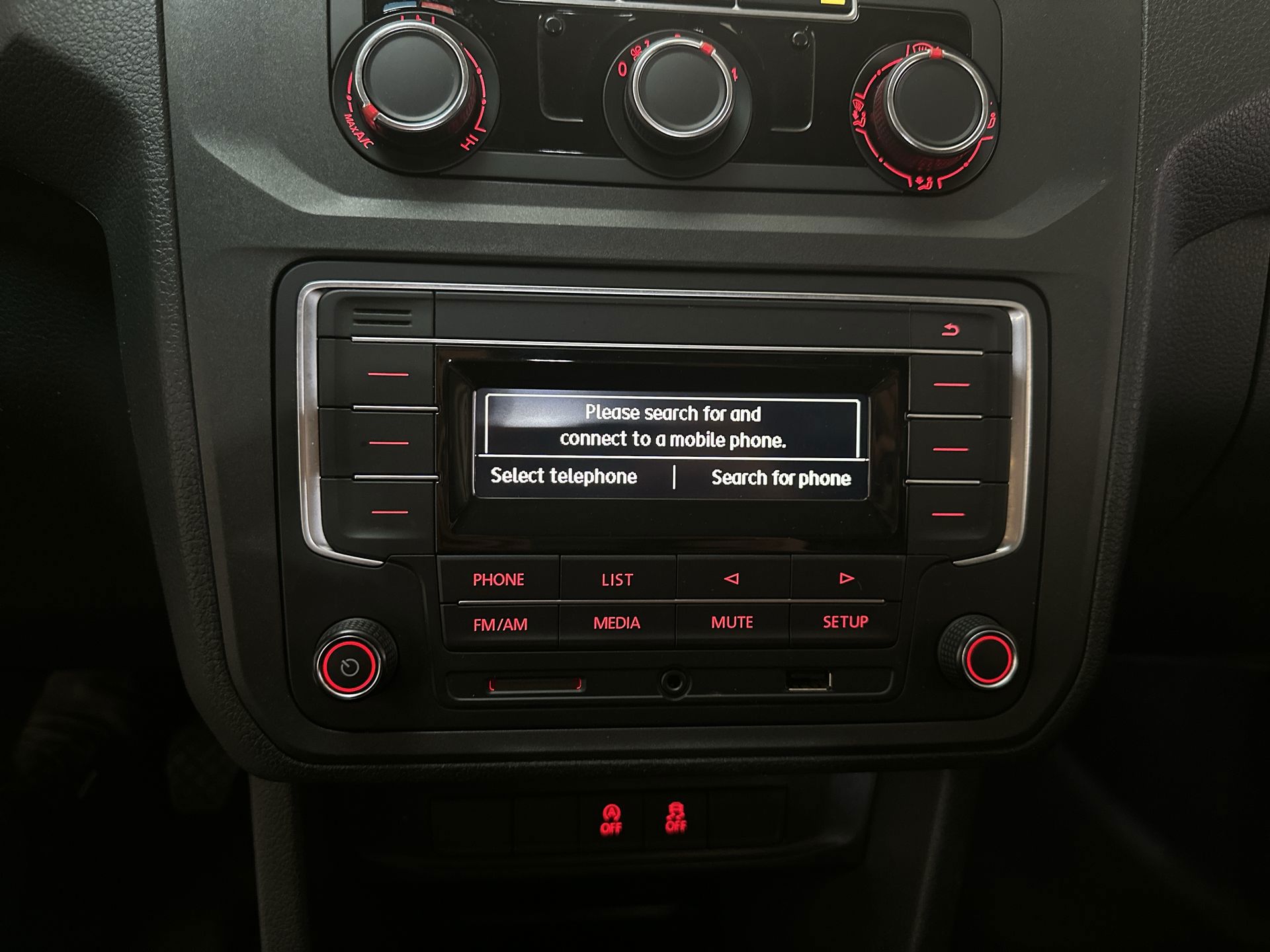 Foto van Volkswagen Caddy Modified Partition Wall