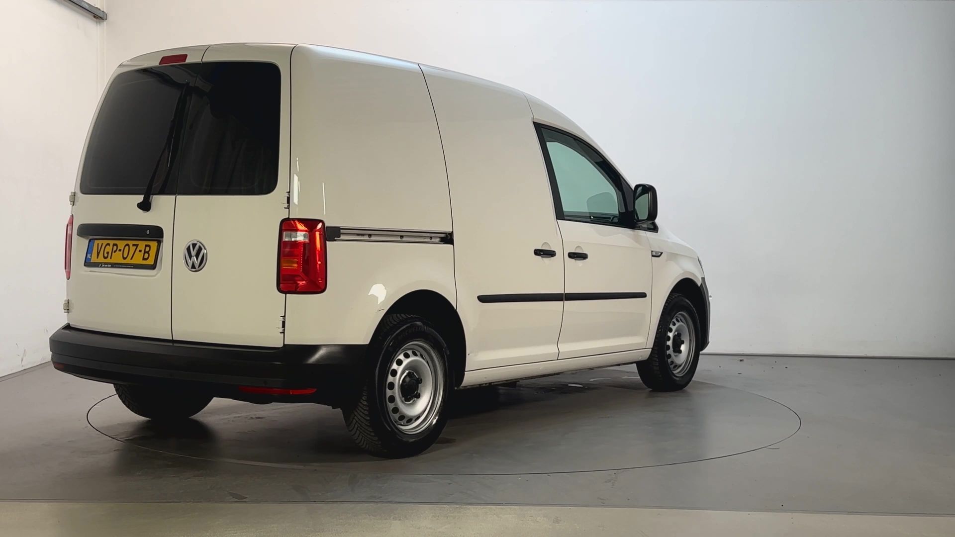 Foto van Volkswagen Caddy Modified Partition Wall