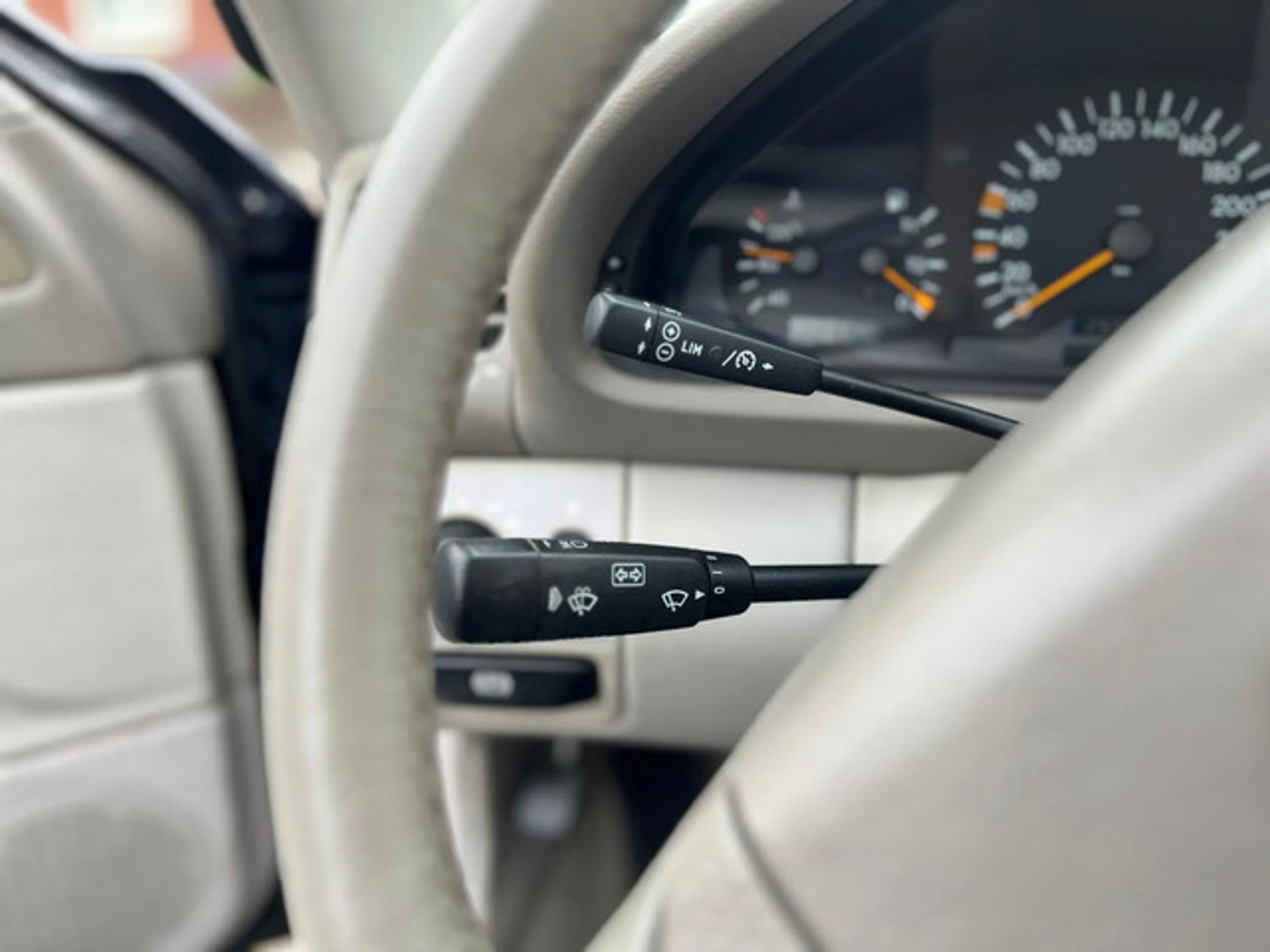 Foto van Mercedes-Benz CLK 230 Kompressor