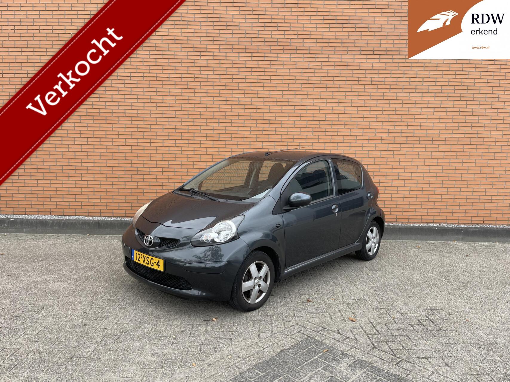 Toyota Aygo 1.0 172DKM | APPLE | AIRCO | ELEK-PAKKET | LUXE 2006 - voorkant