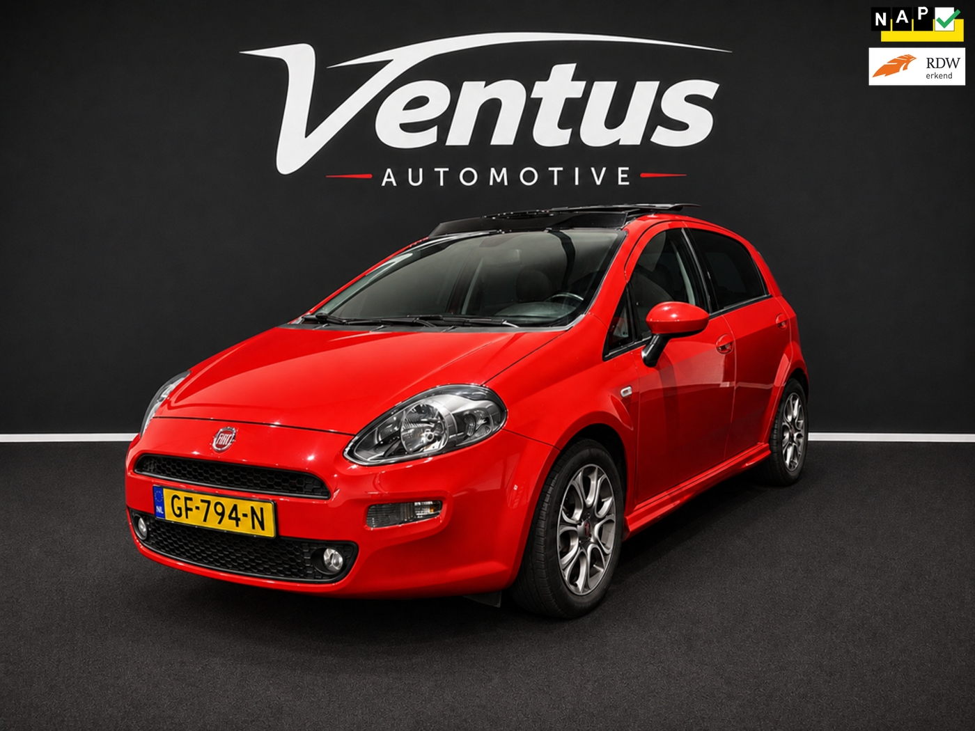 Fiat Fiat Punto 0.9 TwinAir Lounge / 1eigenaar / Pano / NAP / trekhaak/ Vol! 2015 - voorkant