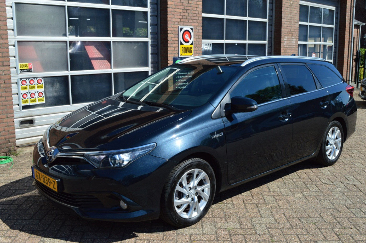 Toyota Toyota Auris 1.8 Hybr. Lease, Trekhaak, Panoramadak, Cruise controle 2015 - voorkant
