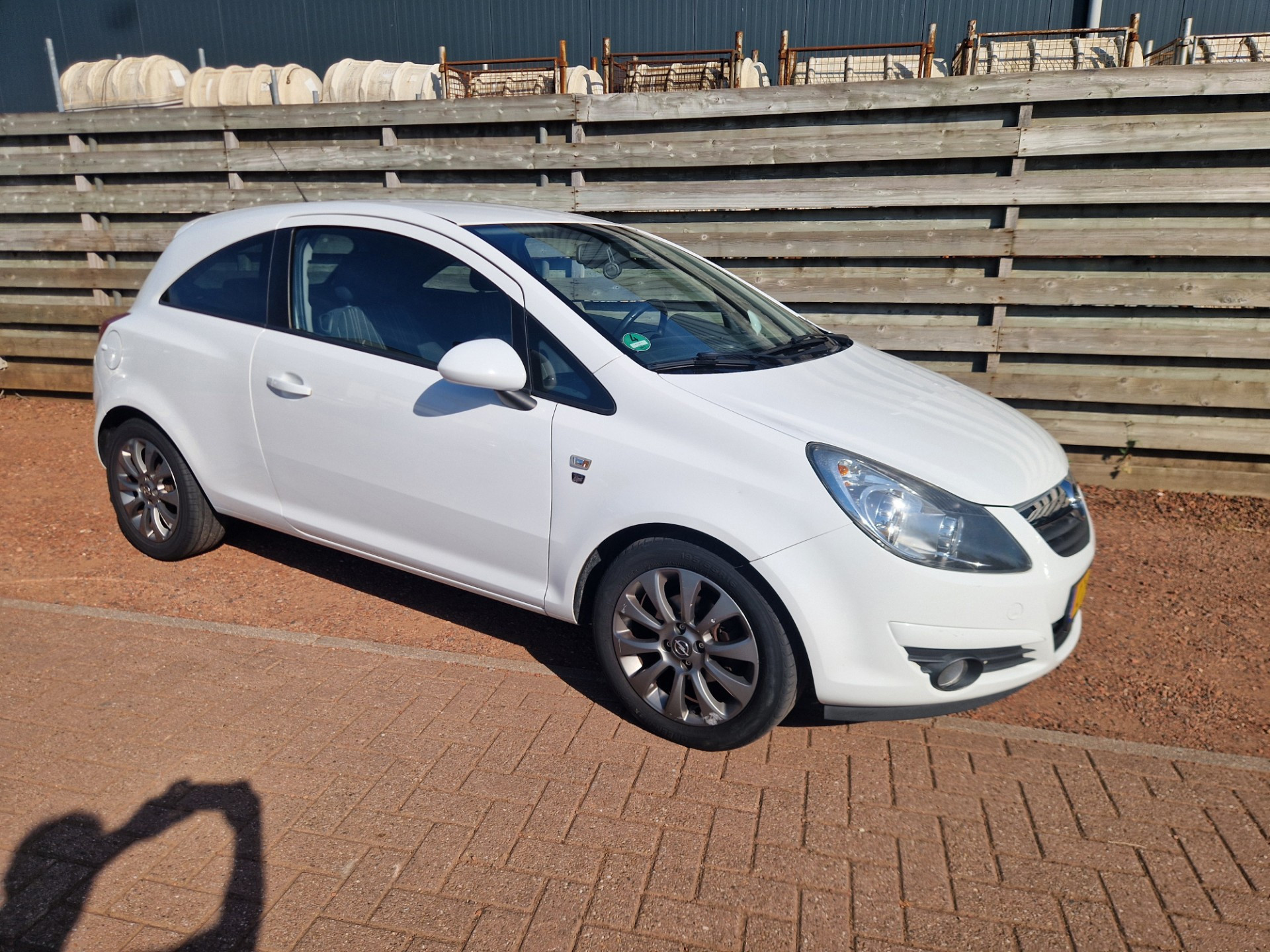 Opel Corsa 1.2-16V '111' Edition Automaat 2010 - voorkant