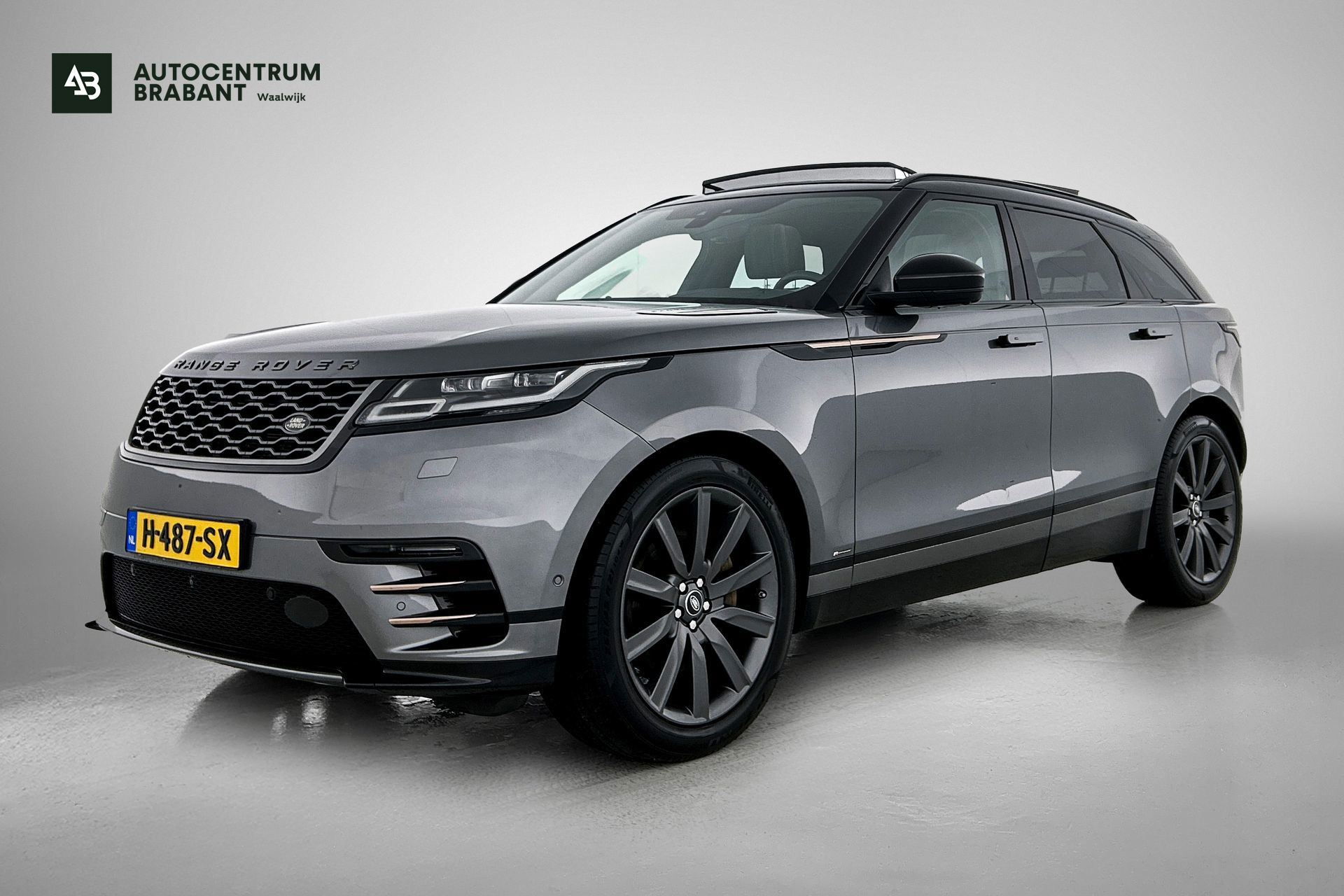 Land Rover Range Rover Velar 3.0 V6 AWD R-Dynamic HSE EXPORT PRICE/ NL €29.995,- (Dealer OnderH, Panorama, Trekhaak, Carplay,  Etc) 2018 - voorkant