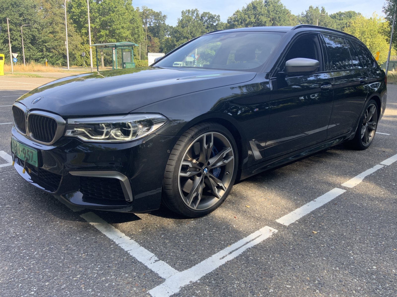 BMW 5-serie Touring M550d xD High Exe 2018 - voorkant