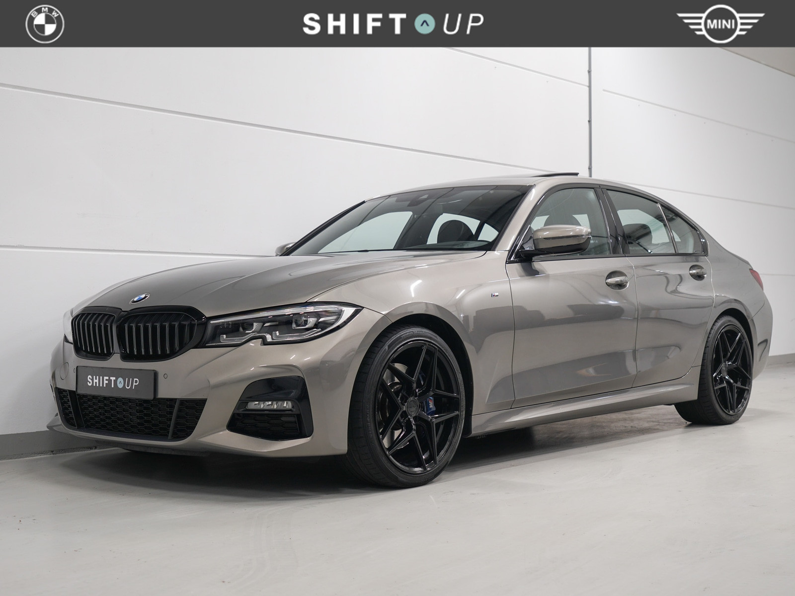 BMW 320i 320i  M-Sport | Schuifdak | Head Up 2020 - voorkant