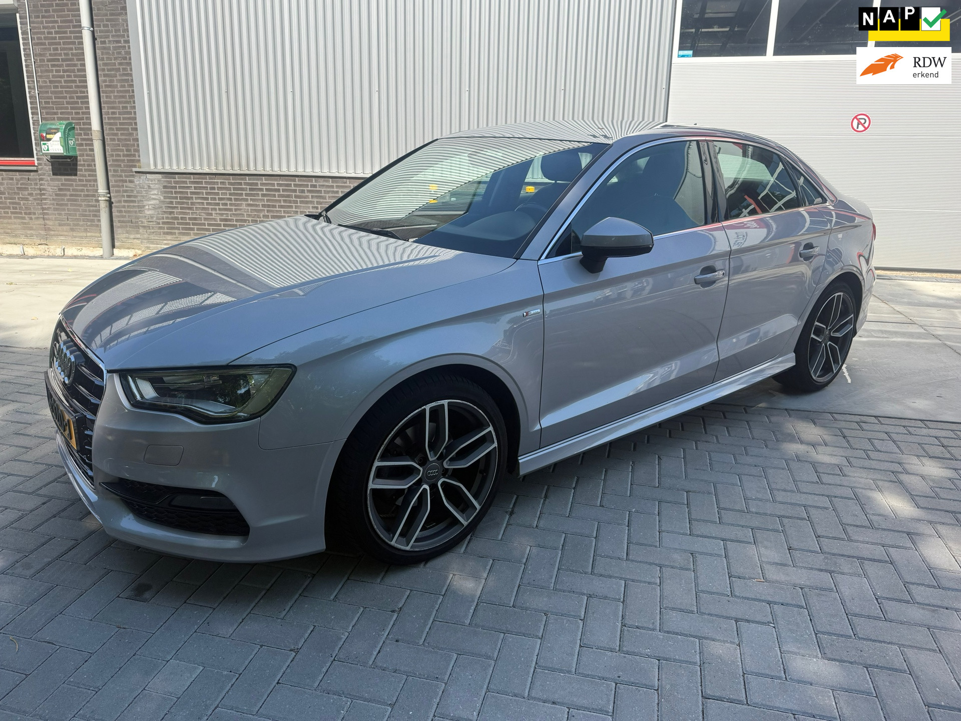 Audi A3 Limousine 1.4 TFSI CoD Adrenalin 2016 - voorkant