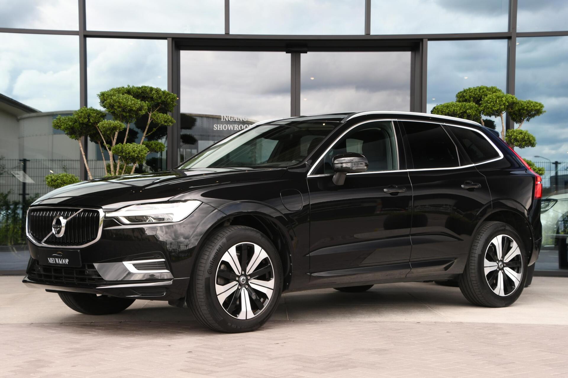 Volvo Xc60 T8 Twin Engine 2.0 T8 Twin Engine AWD Momentum CARPLAY | PANO | HEAD UP 2019 - voorkant