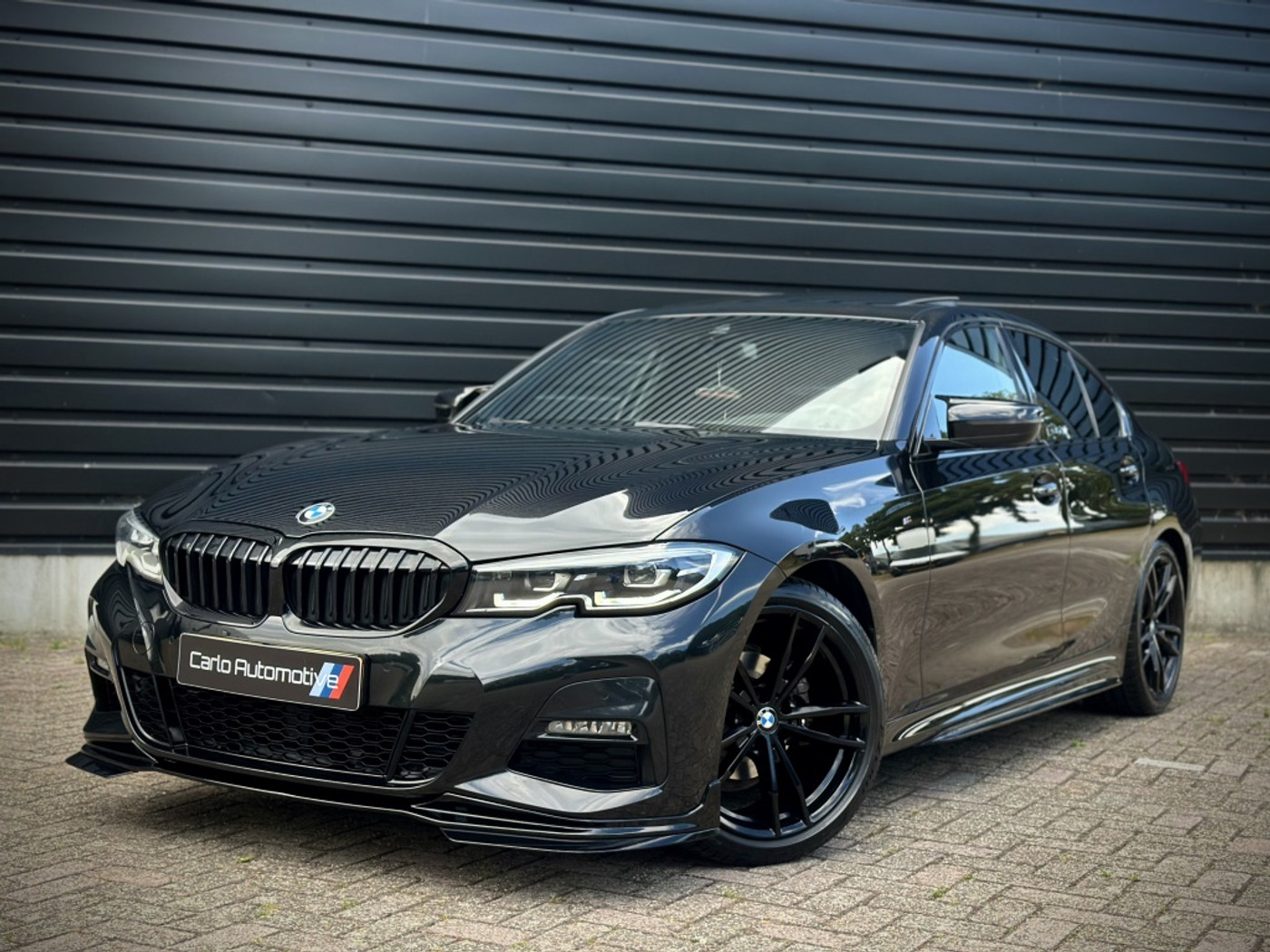 BMW 318i 318i M-PERFORMANCE DAK|HiFi|CAMERA|STOELVERW|NAP 2021 - voorkant