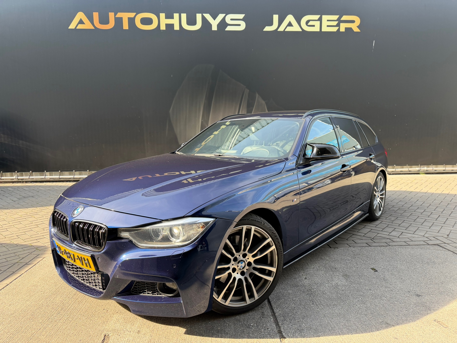 BMW 328i 328i High Executive M-Sport Automaat Leer E.achterklep Navi 2015 - voorkant