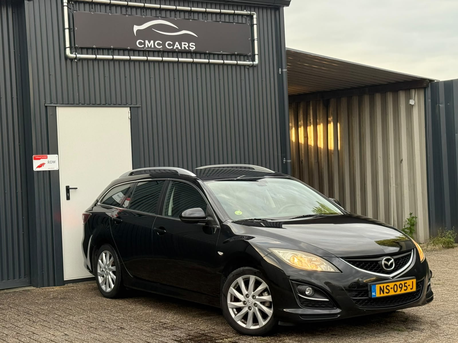 Mazda Mazda 6 1.8 Business ZWART//PDC//RIJDT&SCHAKELT NIEUW!! 2010 - voorkant