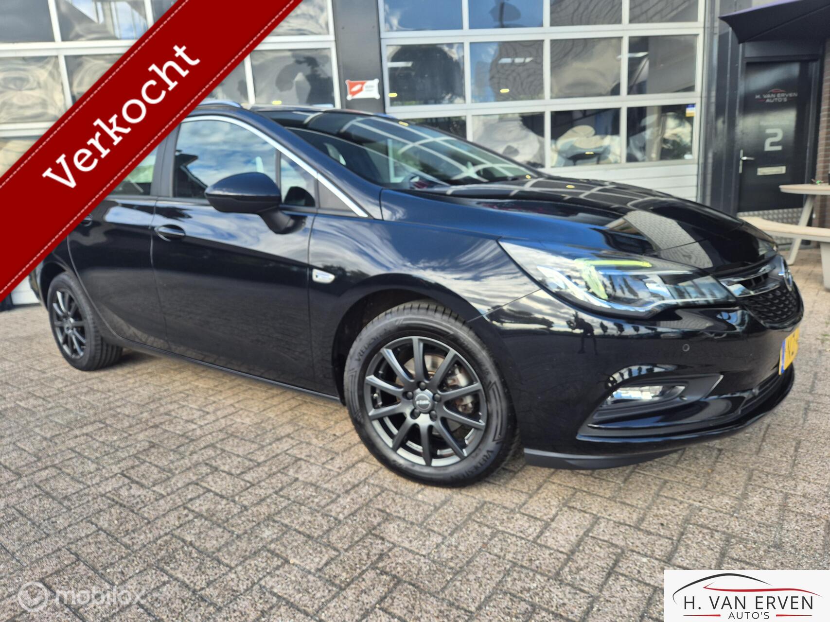 Opel Astra Sports Tourer 1.4 NAVI XENON LED PDC CAMERA NAP 2017 - voorkant