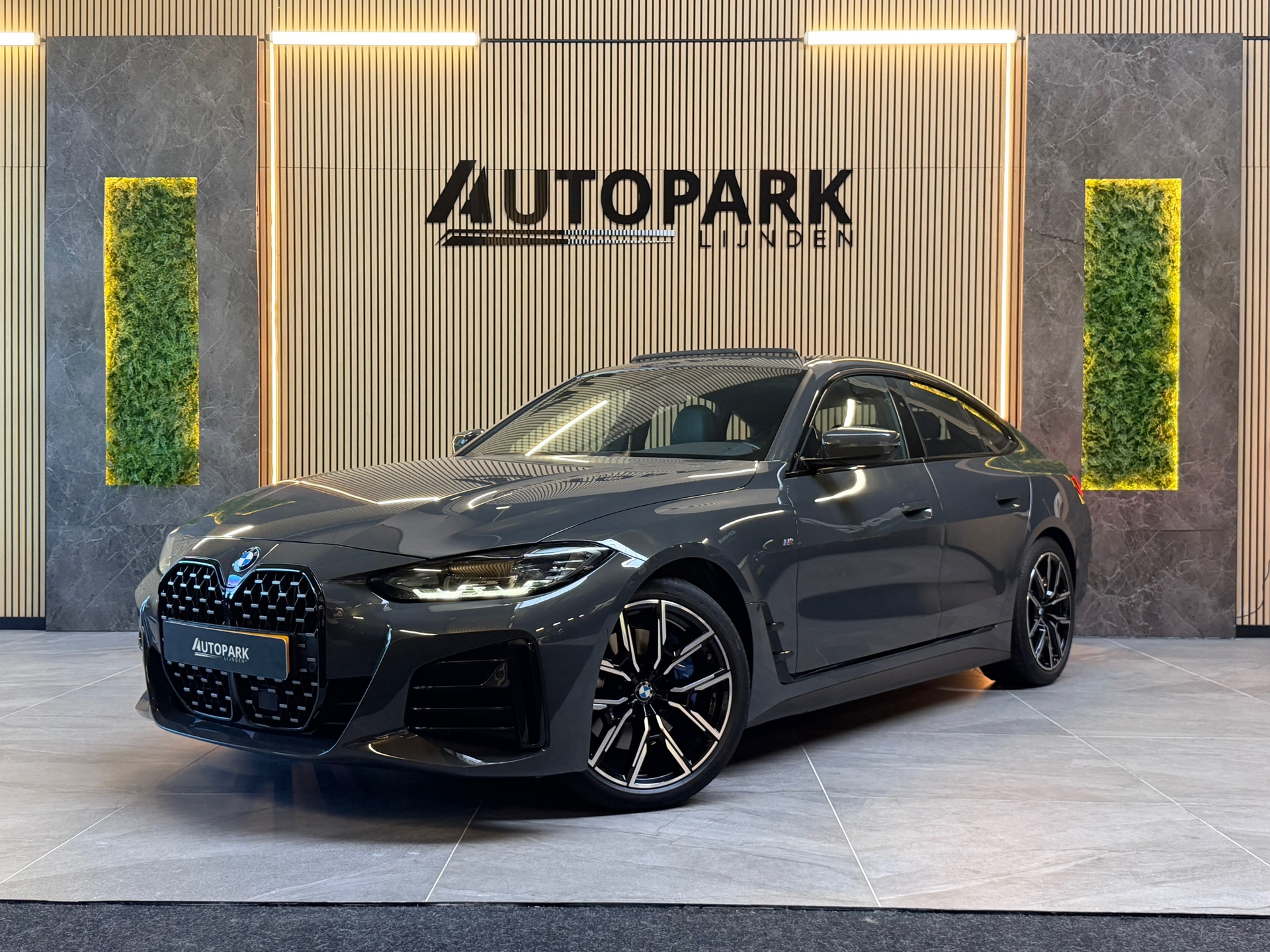 BMW 420i 420i Business Edition Plus M-SPORT|DAK|SFEERVERLICHTING|DEALER ONDERHOUDEN|LEDER|CAMERA| 2022 - voorkant