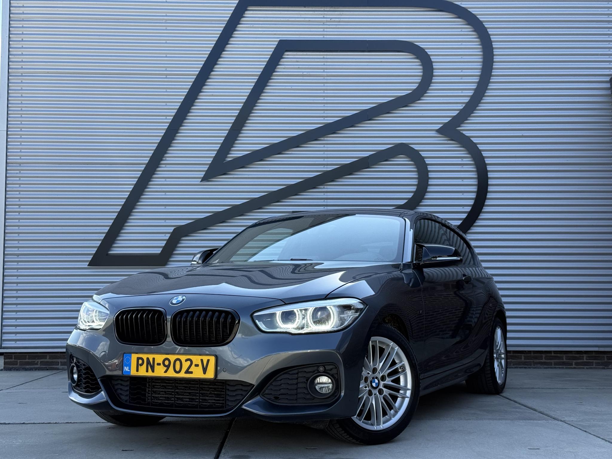 BMW 118i 118i Executive 2017 - voorkant