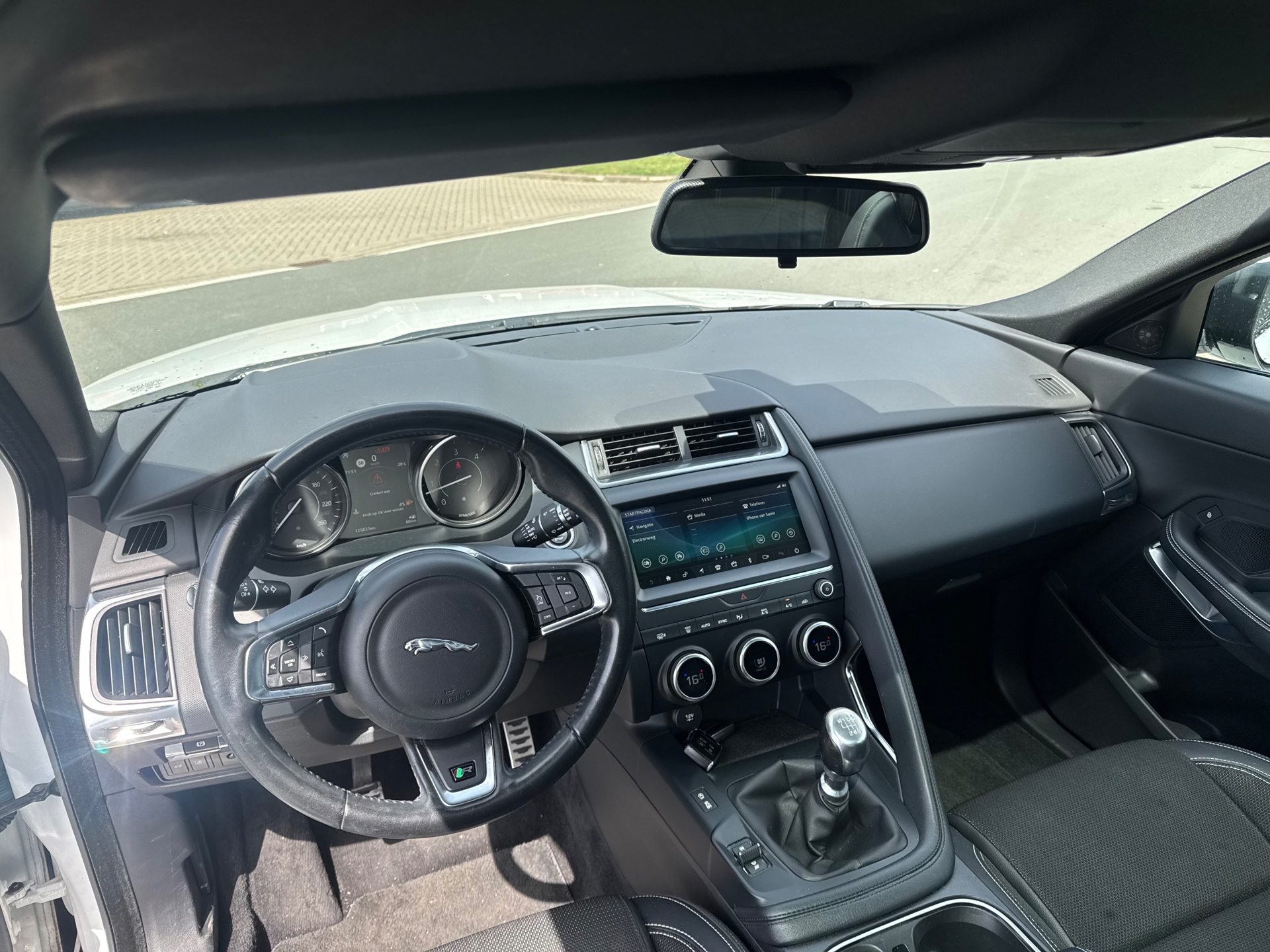 Foto van Jaguar E-pace