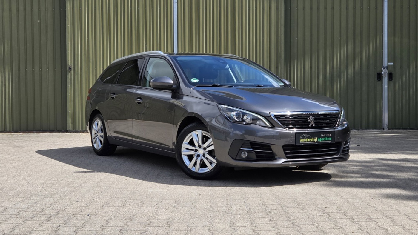 Peugeot 308 SW 1.2 PureTech Blue Lease Premium PANO NAVI ECC CRUISE CARPLAY. 2018 - voorkant