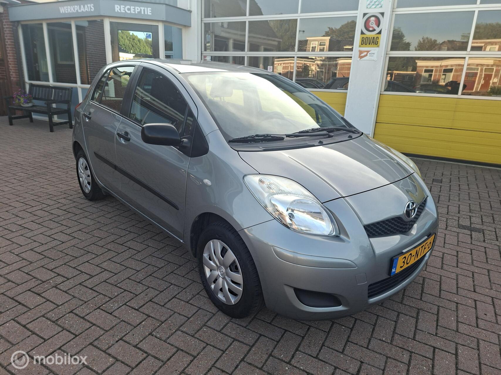 Toyota Toyota Yaris 1.0 VVTi Acces 2010 - voorkant