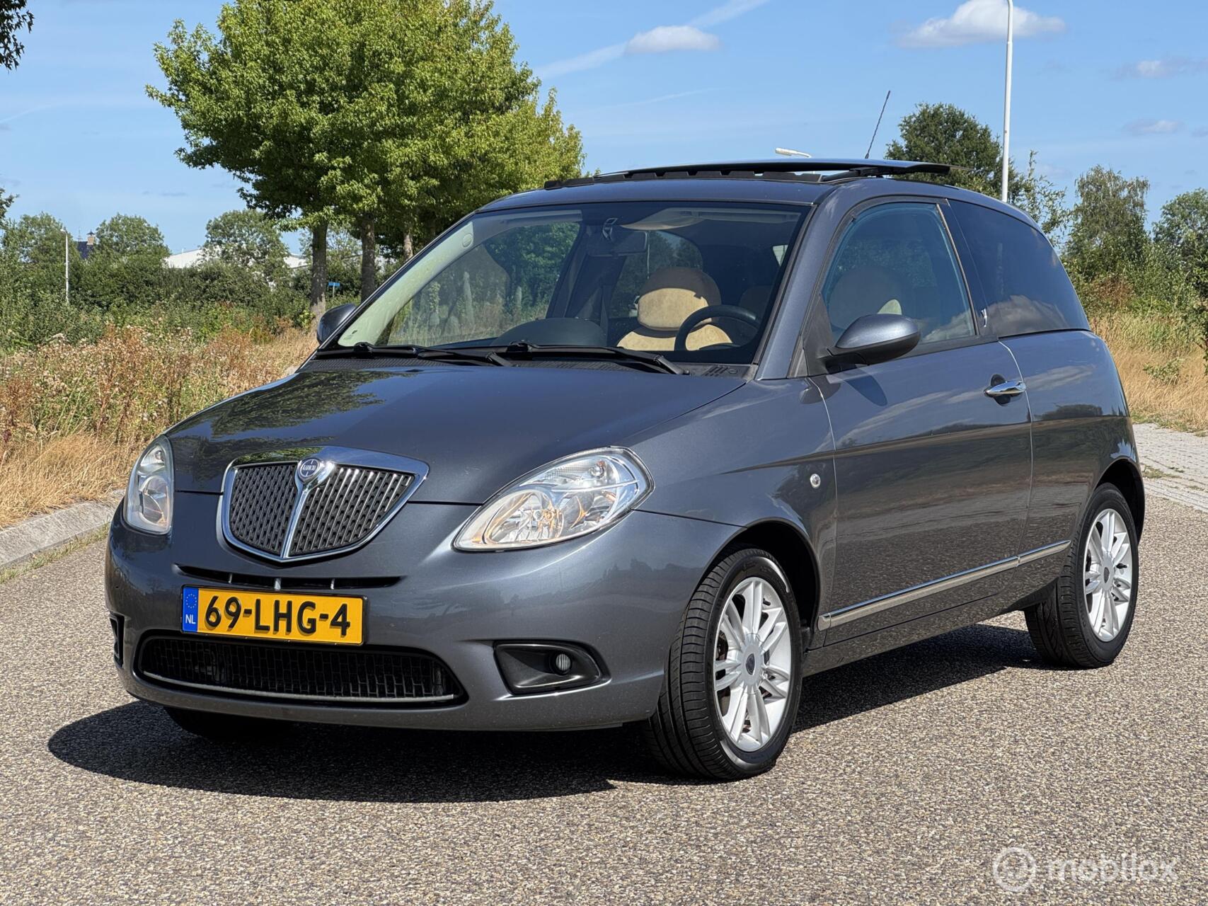 Lancia Lancia Ypsilon 1.4 Platino Pano/Cruise 2010 - voorkant
