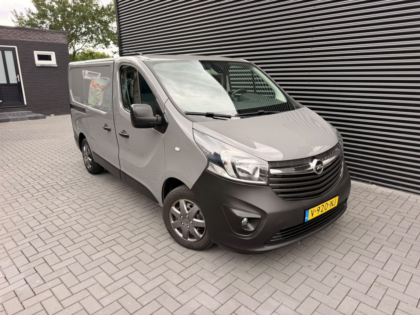 Foto van Opel Vivaro-b