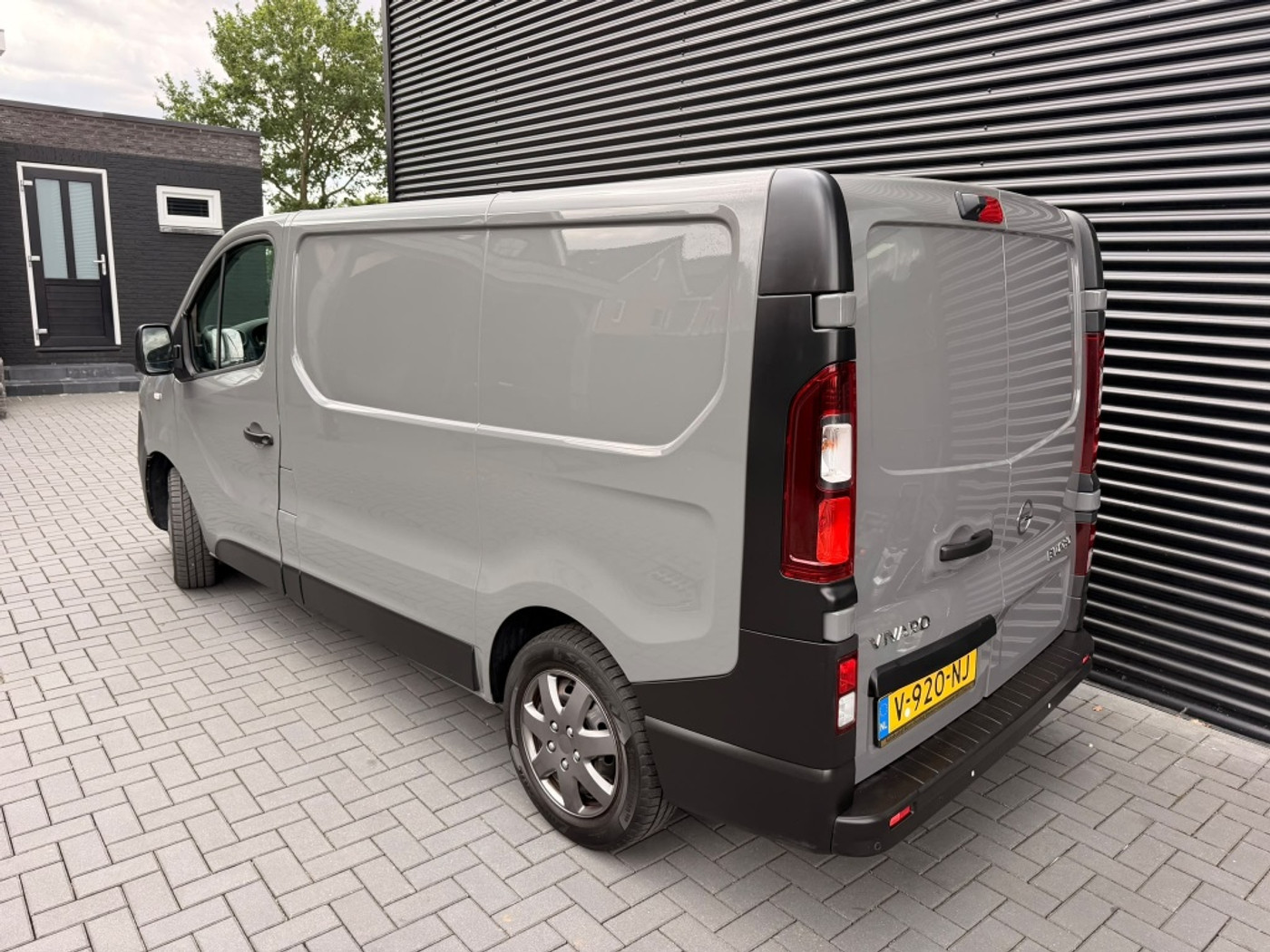 Foto van Opel Vivaro-b