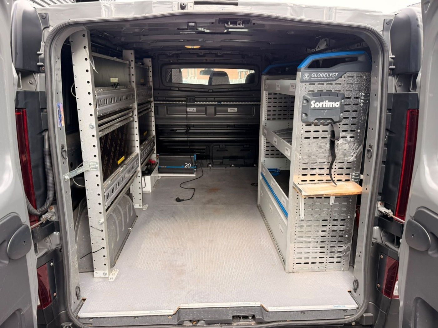 Foto van Opel Vivaro-b