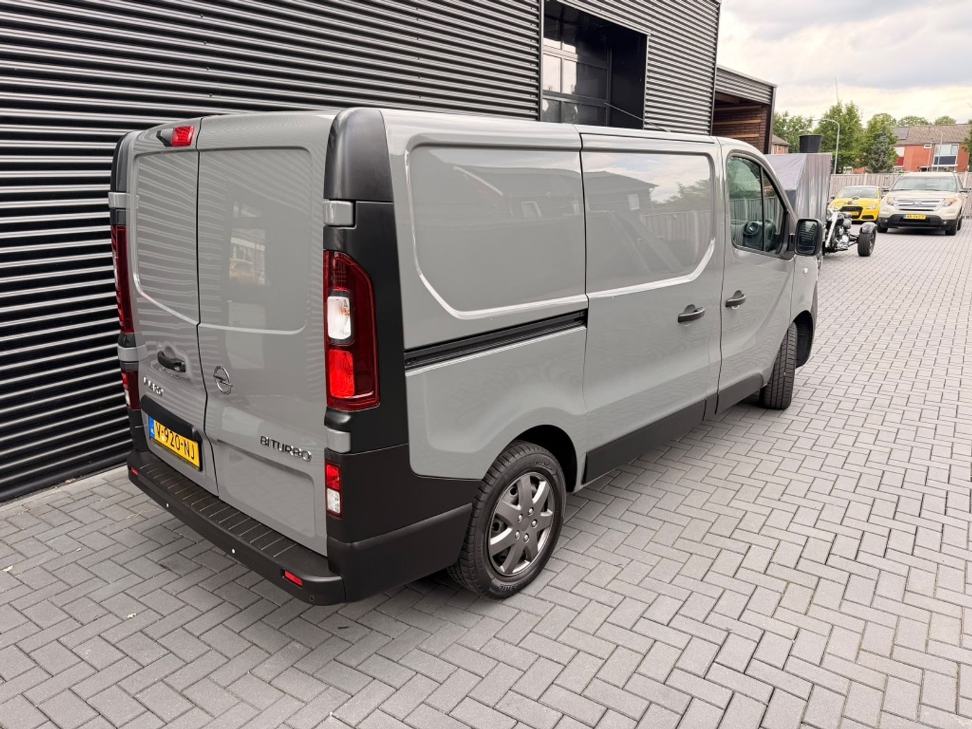 Foto van Opel Vivaro-b