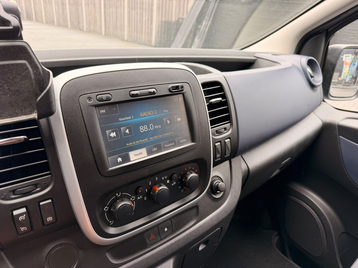 Foto van Opel Vivaro-b