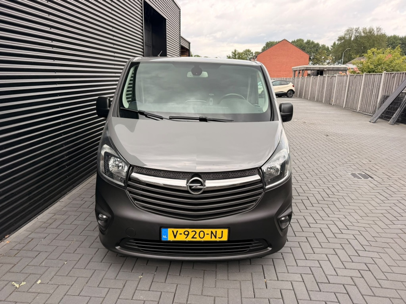 Foto van Opel Vivaro-b