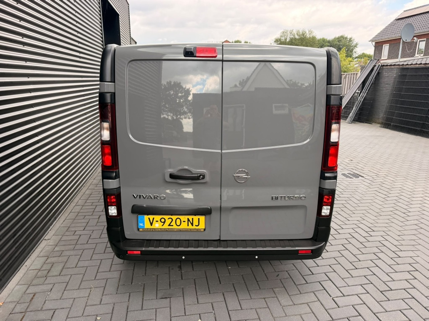 Foto van Opel Vivaro-b