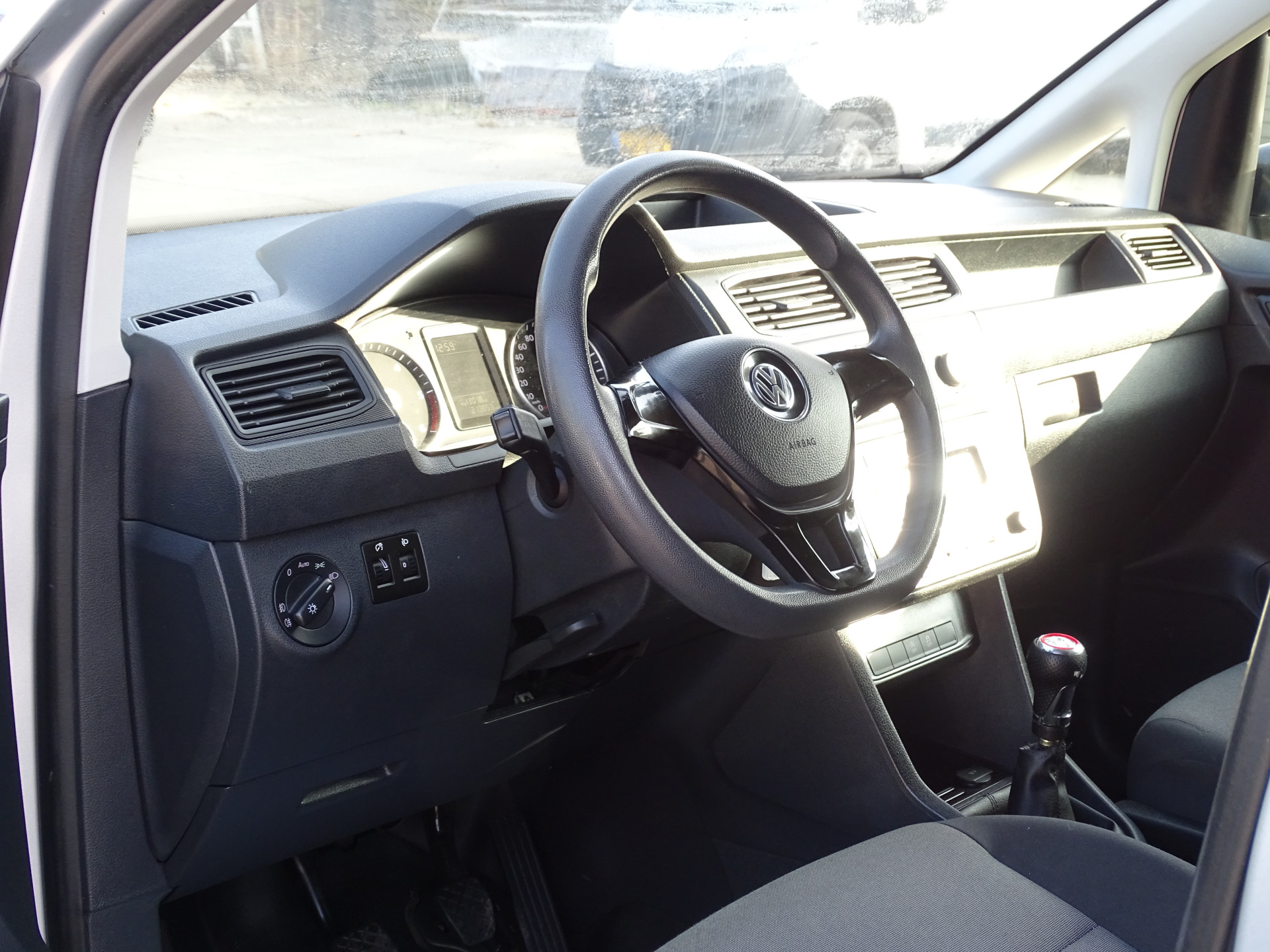 Foto van Volkswagen Caddy Modified Partition Wall