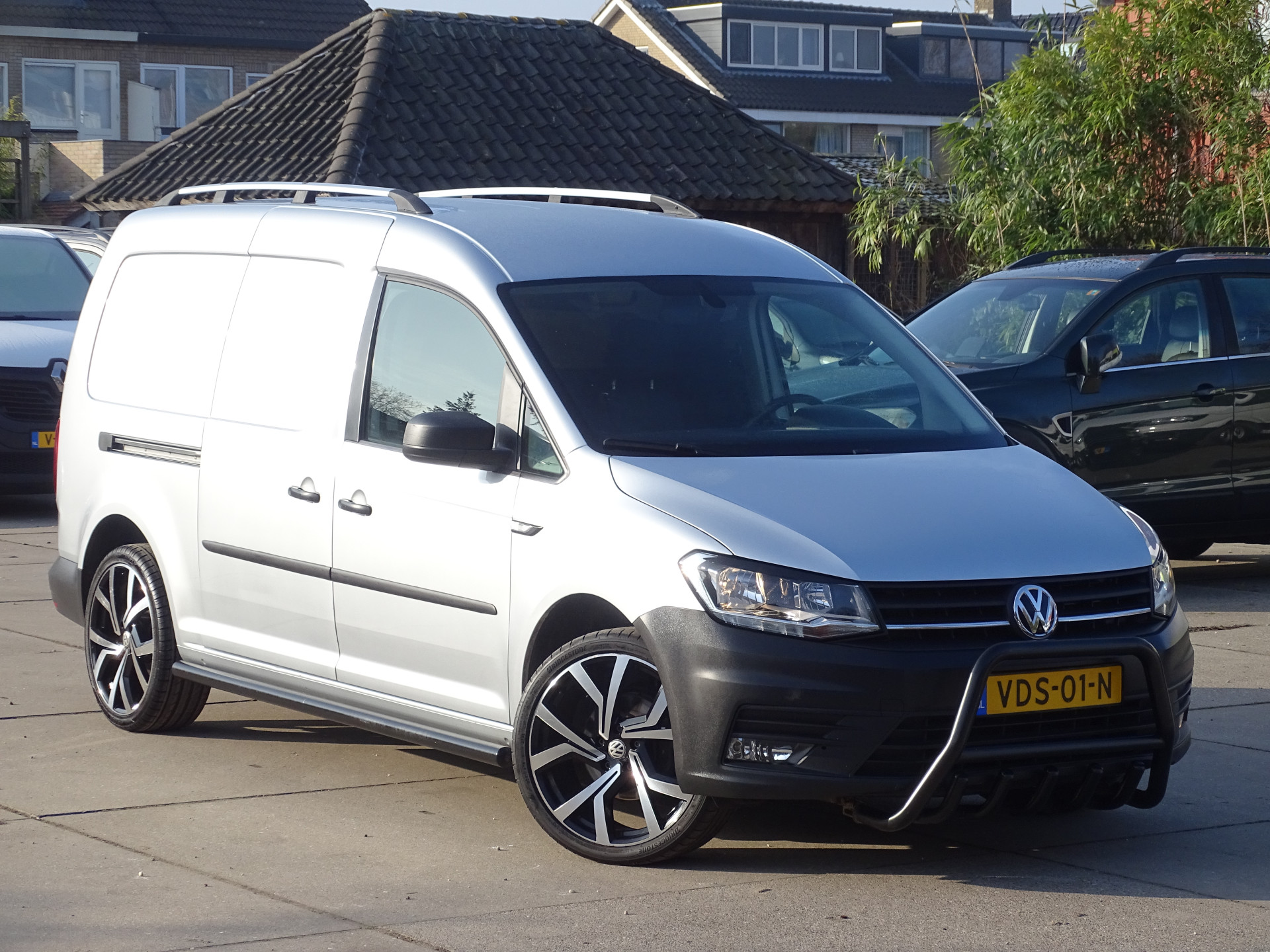 Foto van Volkswagen Caddy Modified Partition Wall