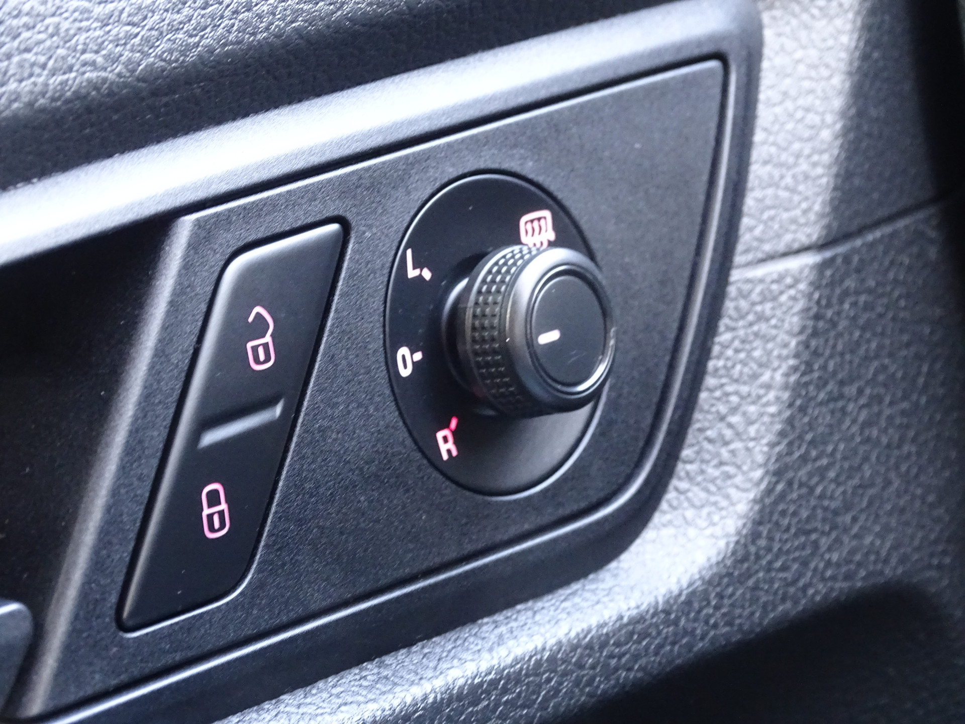 Foto van Volkswagen Caddy Modified Partition Wall