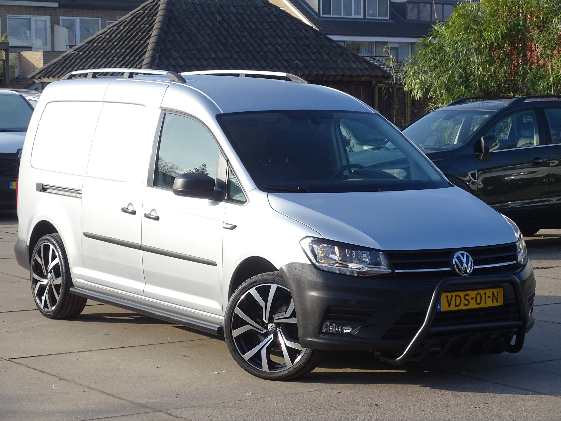Foto van Volkswagen Caddy Modified Partition Wall