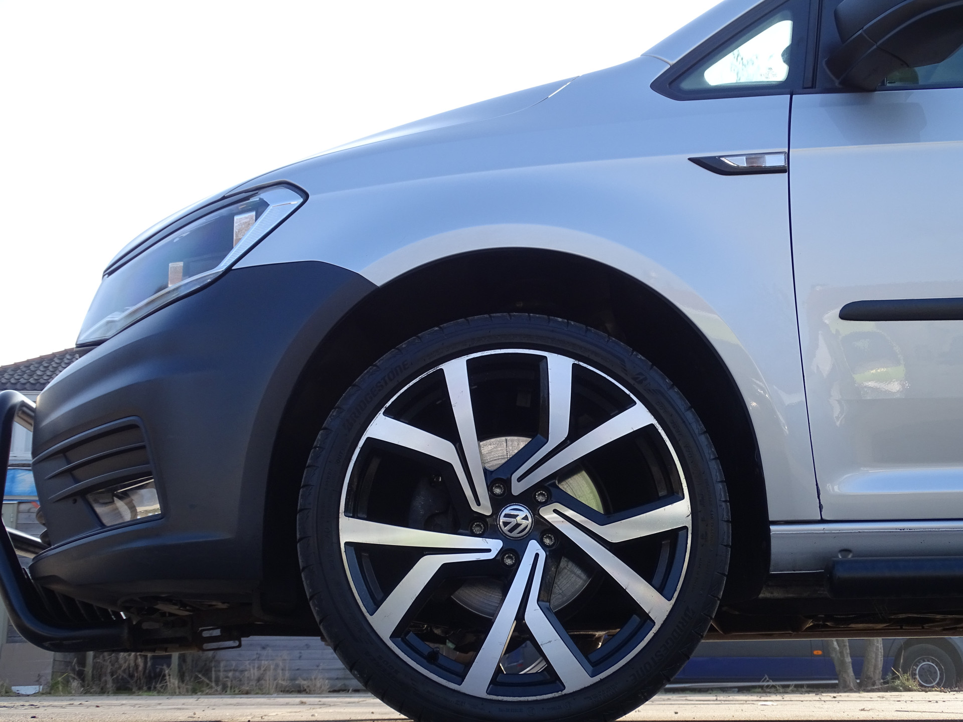 Foto van Volkswagen Caddy Modified Partition Wall
