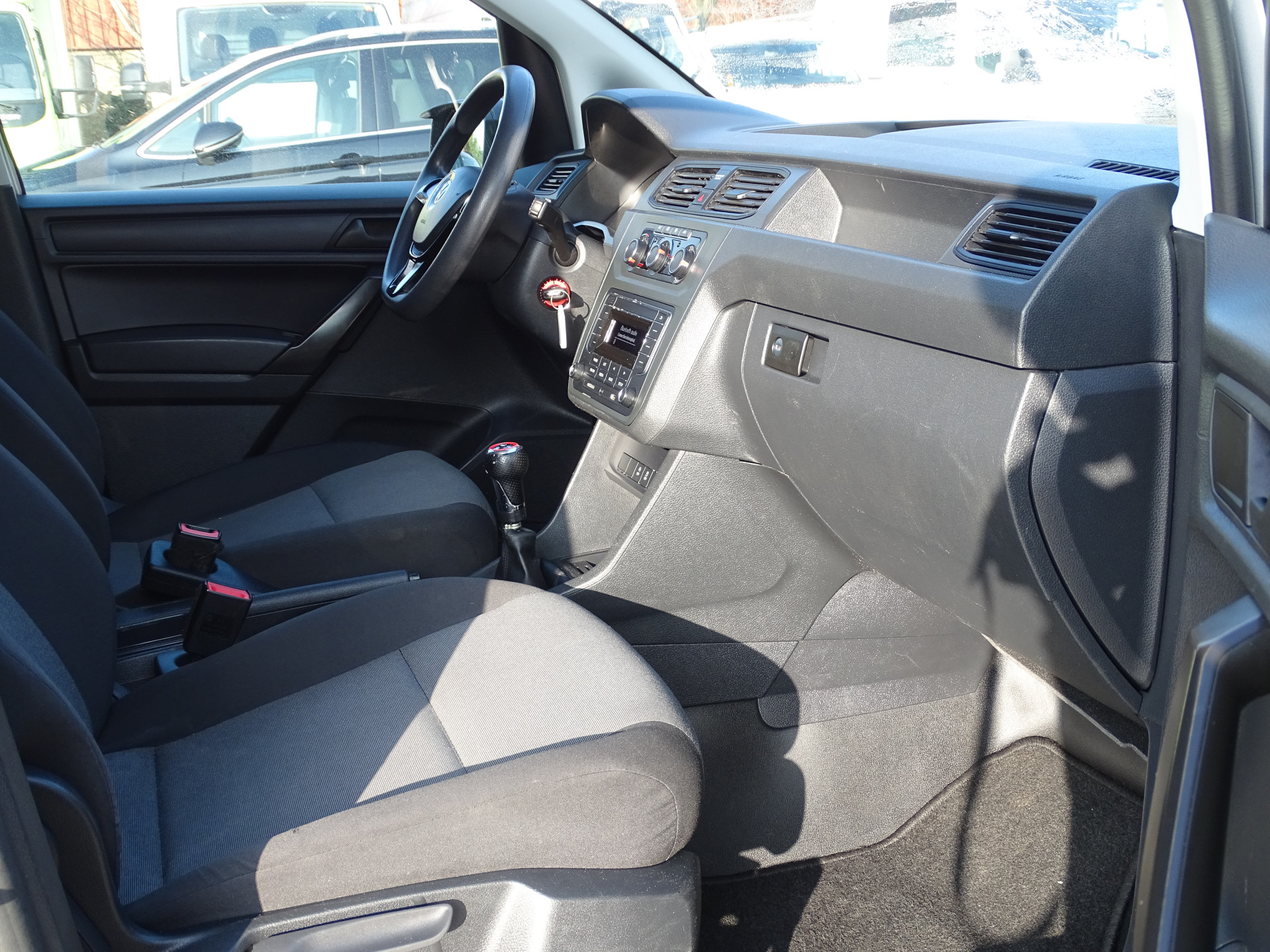 Foto van Volkswagen Caddy Modified Partition Wall