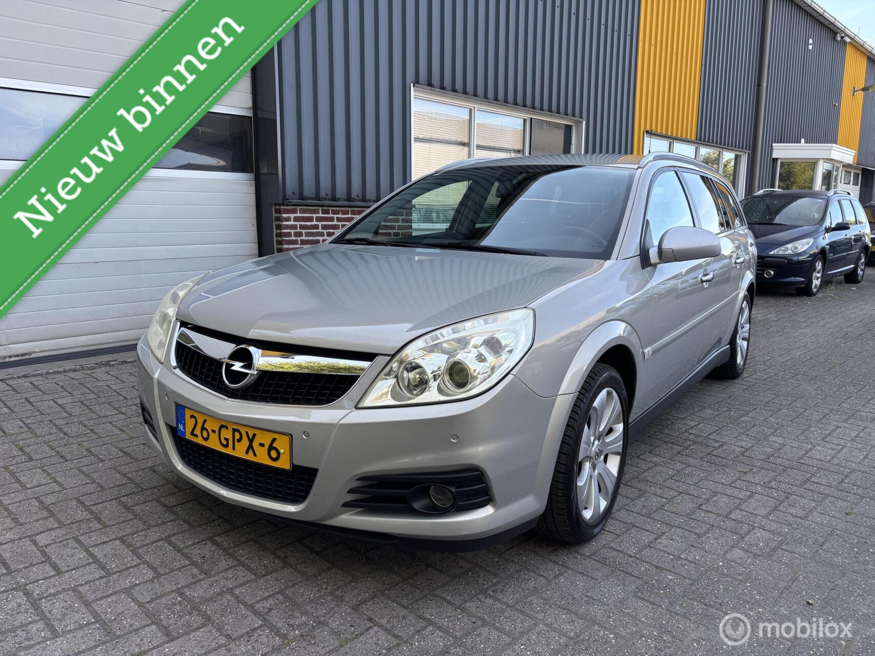 Opel Vectra Station Wagon 1.6-16V Executive TREKHAAK! NETTE AUTO! 2008 - voorkant