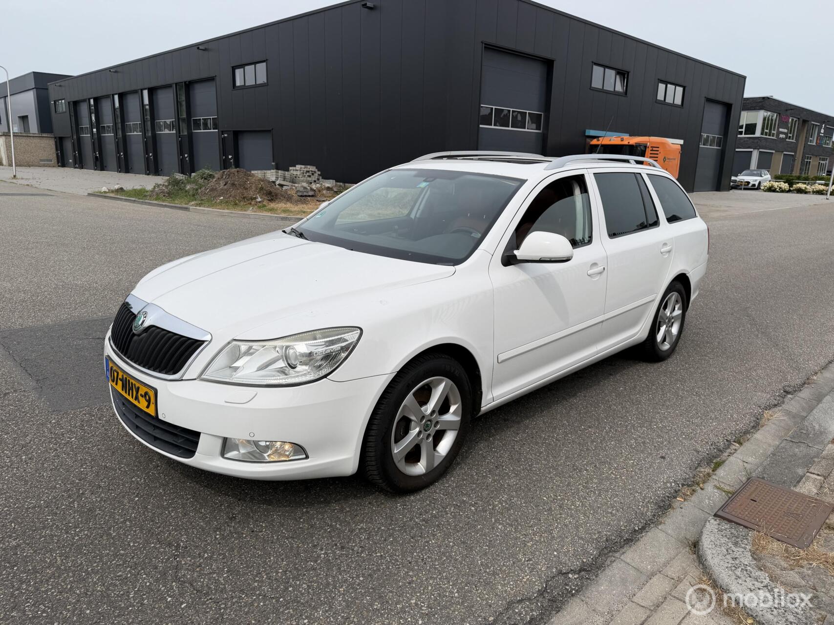 Skoda Octavia 1.2 TSI Ambition Business Line 2010 - voorkant