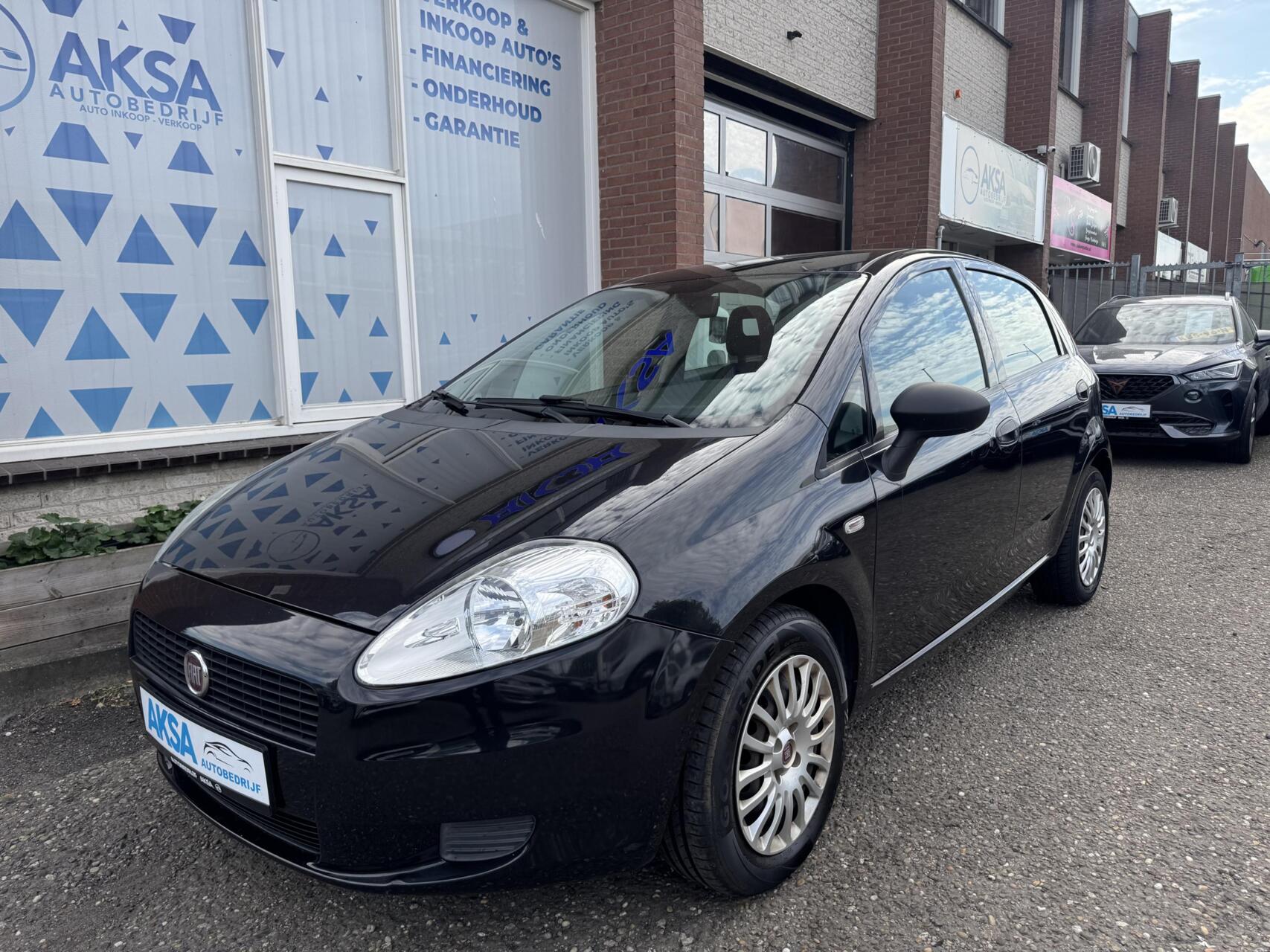 Fiat Fiat Punto 1.3 M-Jet Actual Navigatie Carplay Airco Elektr ramen 2012 - voorkant