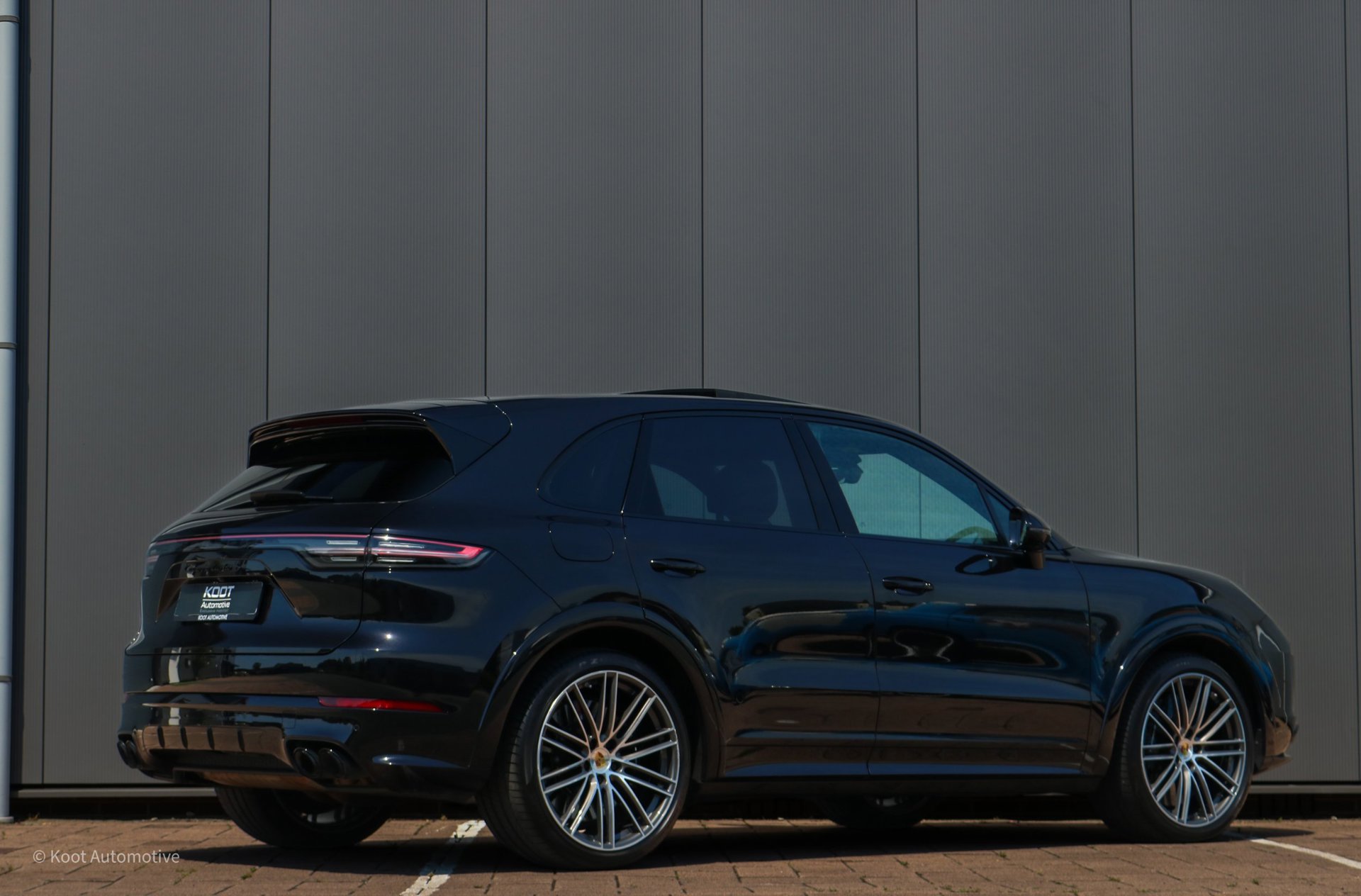 Foto van Porsche Cayenne Turbo S E-hybrid