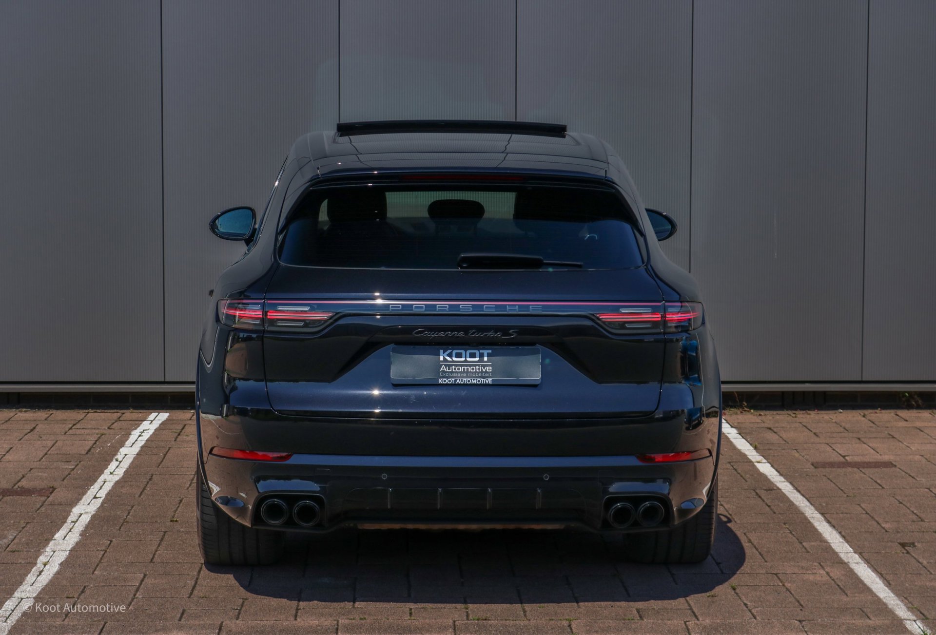 Foto van Porsche Cayenne Turbo S E-hybrid