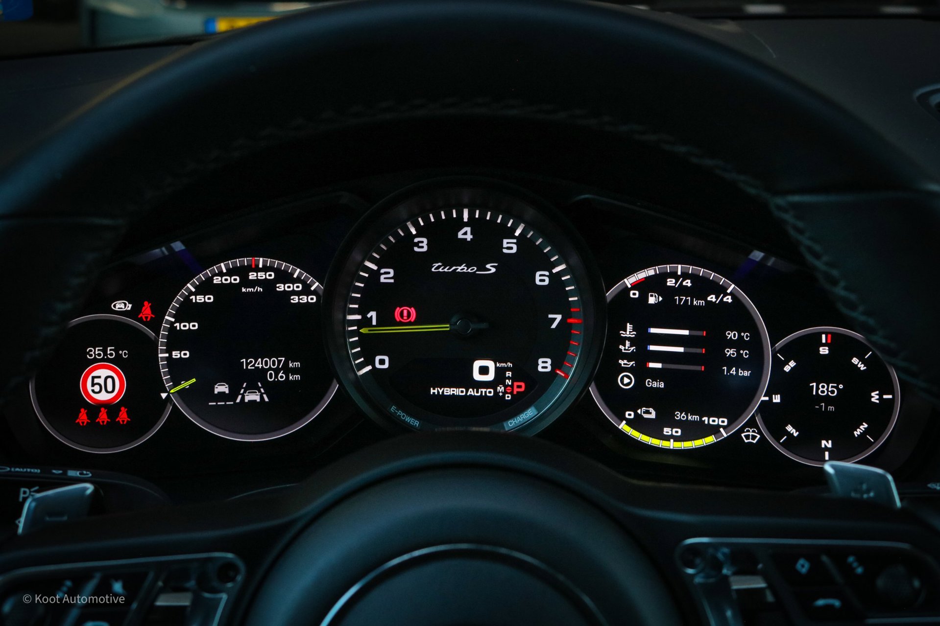 Foto van Porsche Cayenne Turbo S E-hybrid