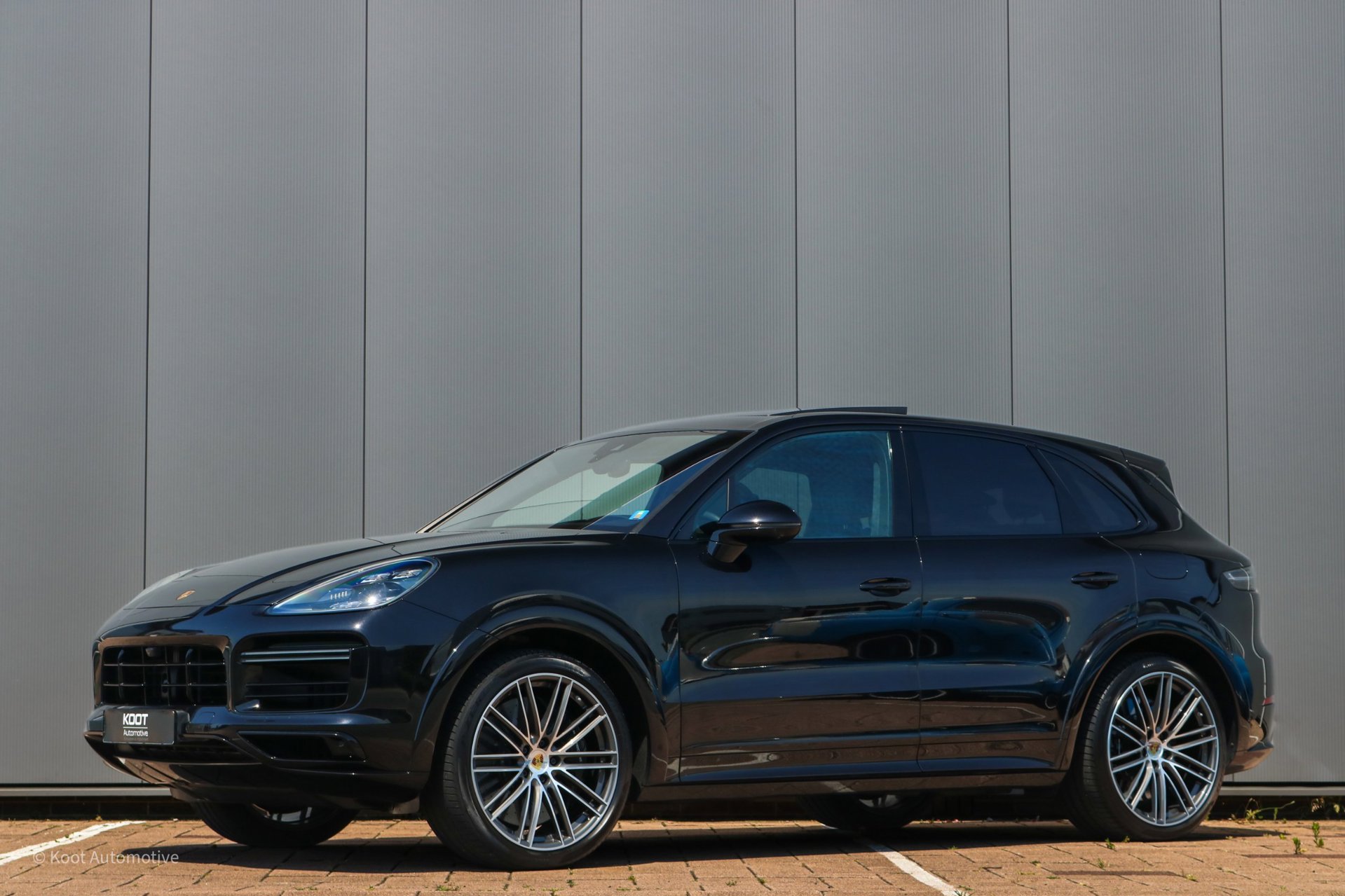 Foto van Porsche Cayenne Turbo S E-hybrid