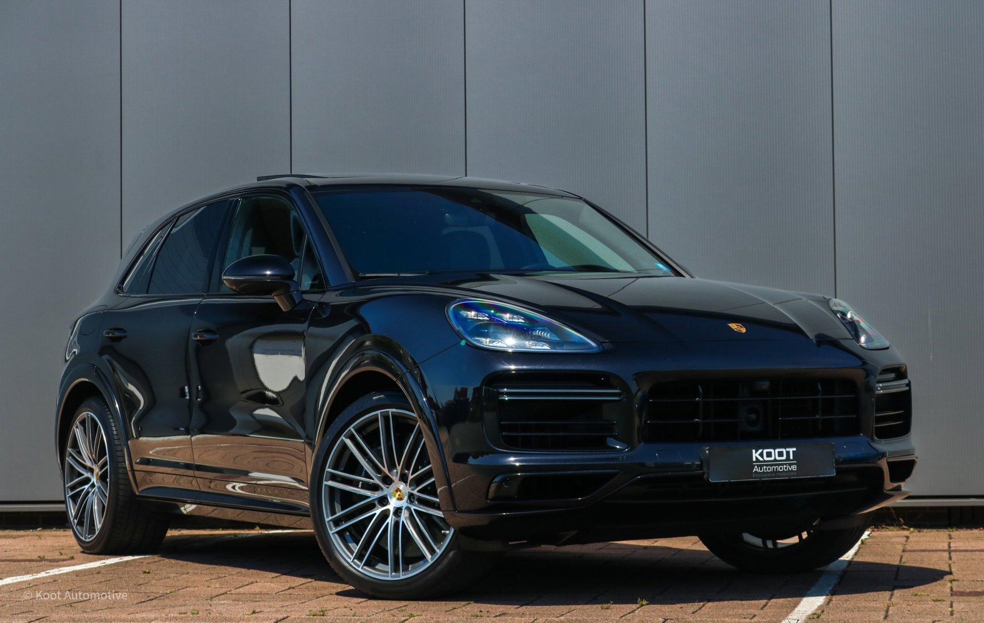 Foto van Porsche Cayenne Turbo S E-hybrid