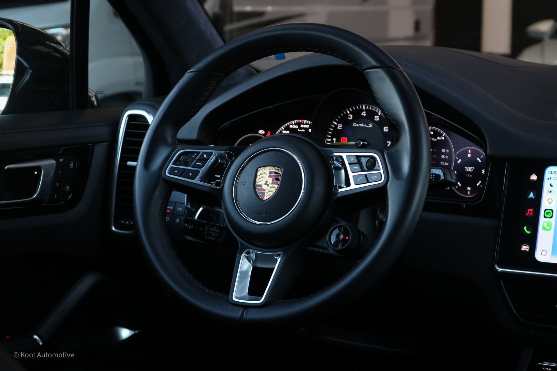 Foto van Porsche Cayenne Turbo S E-hybrid