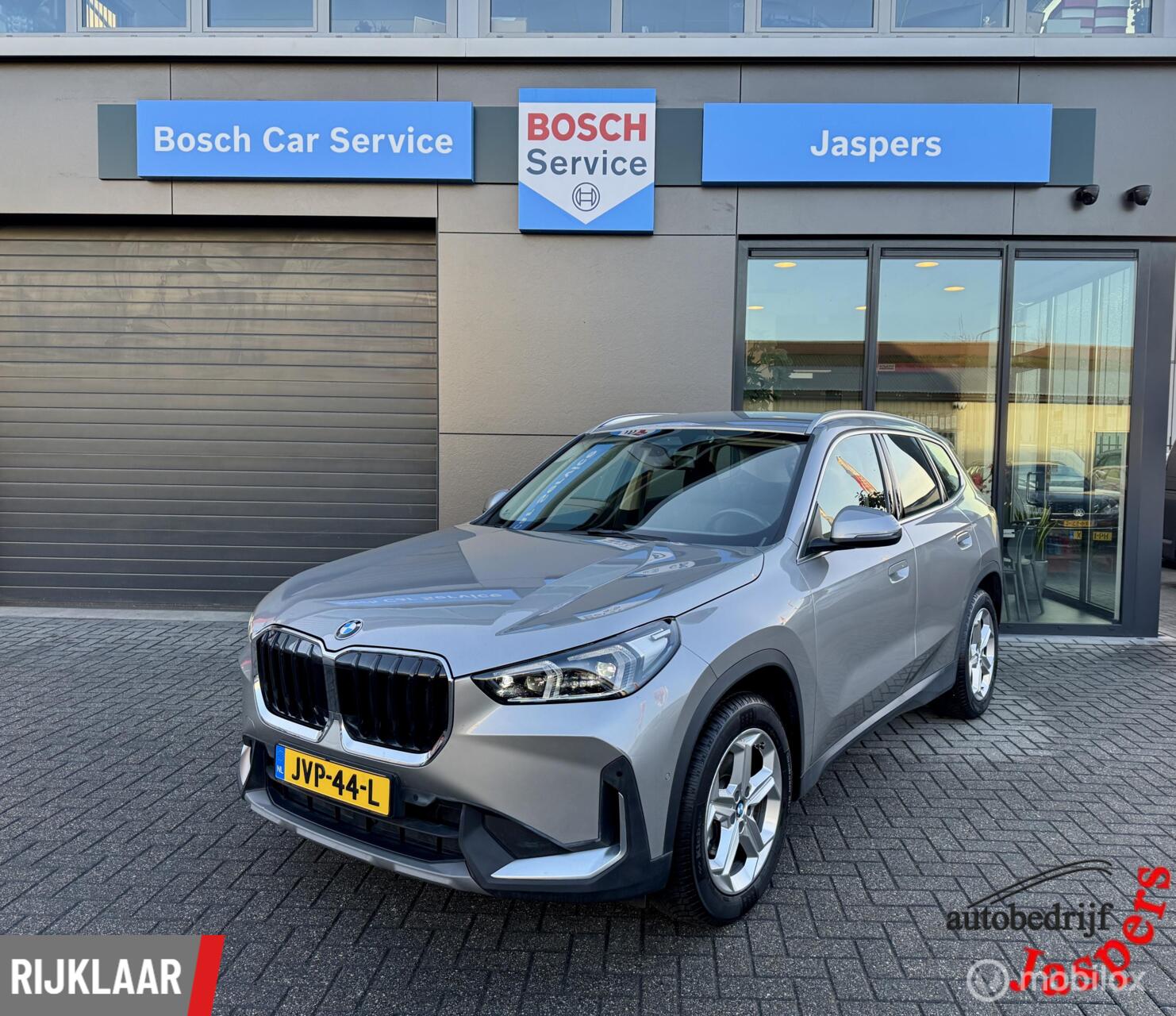 BMW X1 Sdrive18i sDrive18i  NAVI | DAB | APPLE | CAMERA | 18" 2023 - voorkant