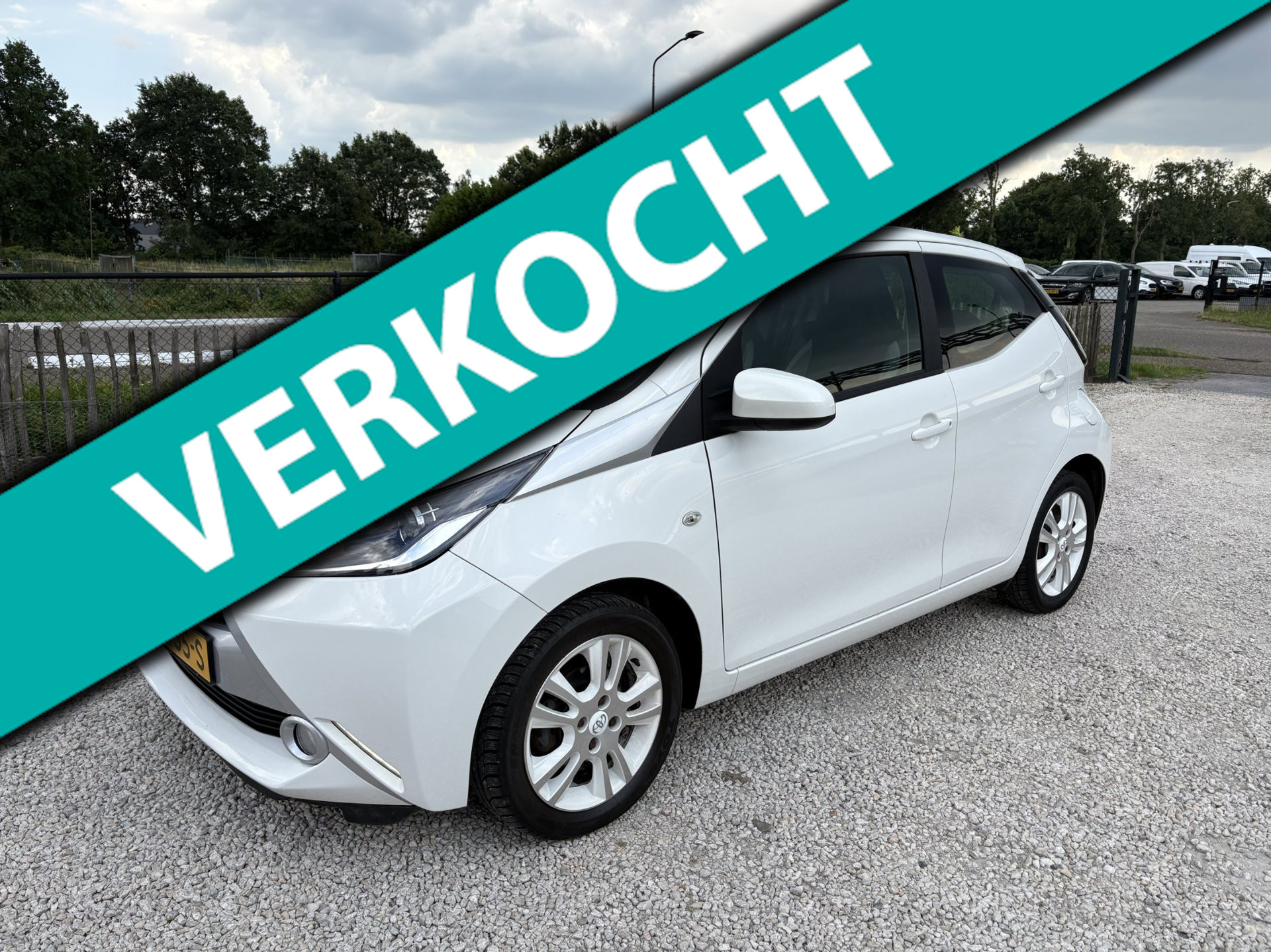 Toyota Toyota Aygo 1.0 VVT-i x-play Automaat, LED, Camera 2016 - voorkant