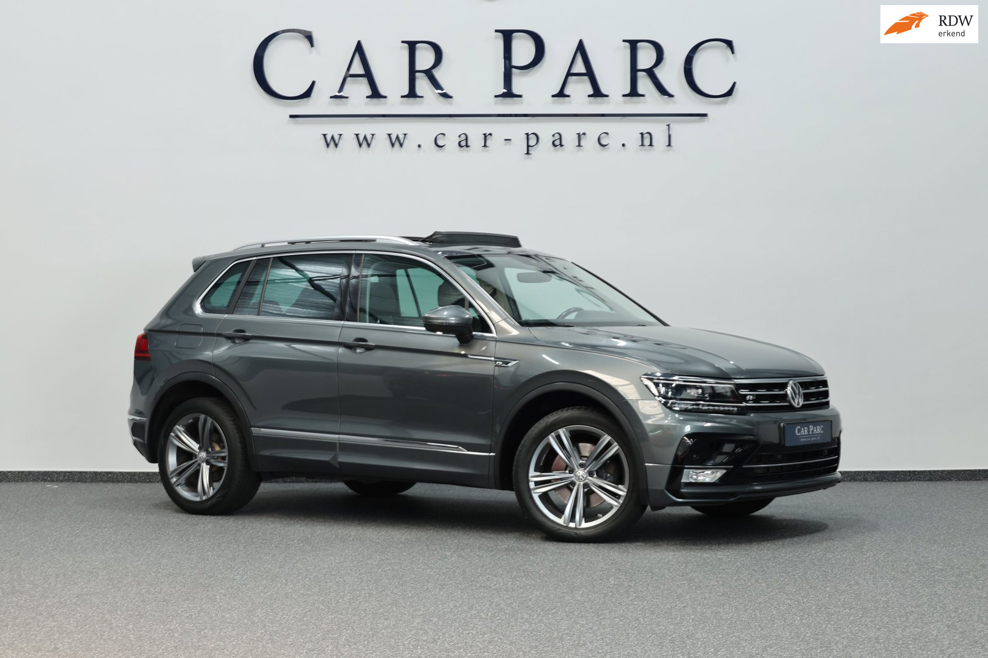 Volkswagen Tiguan 2.0 TSI 4Motion R-line 180+PK LED/VIRTUAL/PANORAMADAK/ALCANTARA+S.VERWARMING/LMV/ACC/ECC/12 MND GARANTIE! 2017 - voorkant