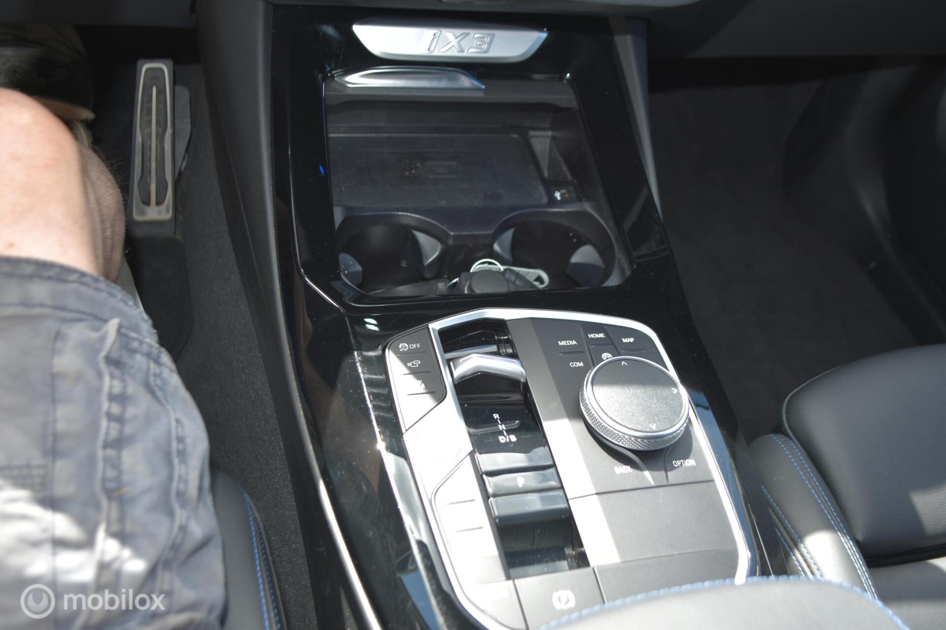 Foto van BMW Ix3